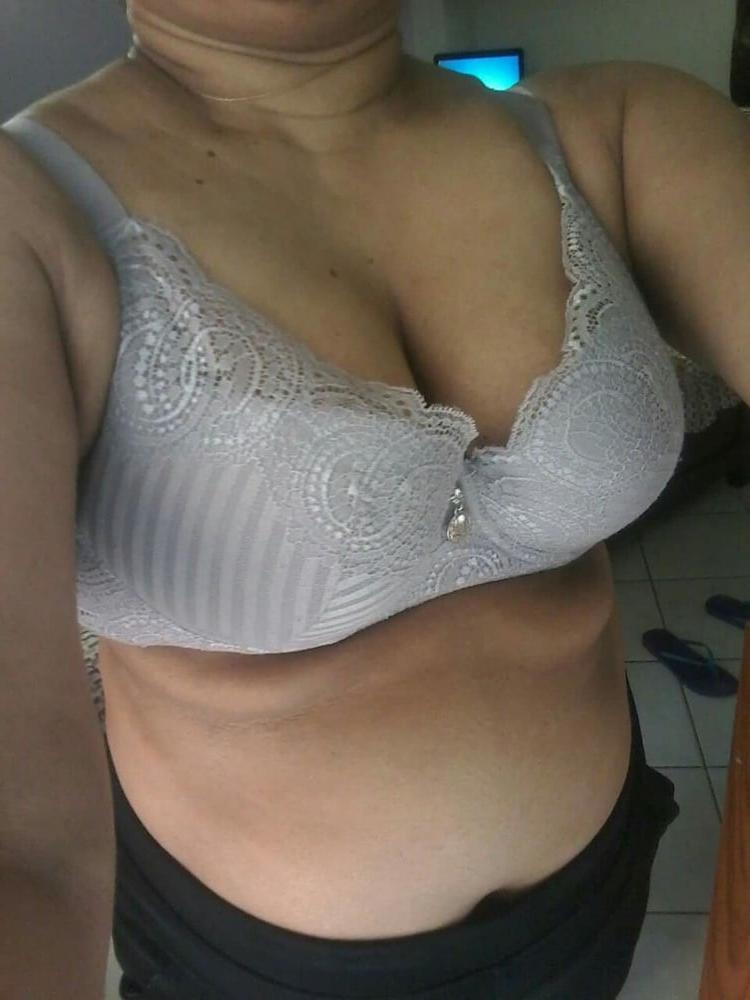 10P Indo Paki Muslim Mature Hijab Slut Whore shows her BIG BOOBS