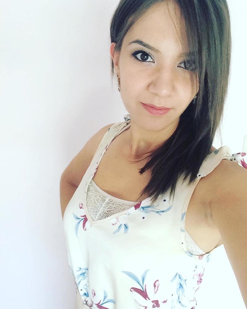 25P Young hot single mom