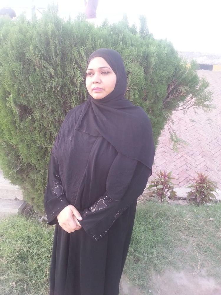 25P Indo Paki Muslim Mature Hijab Whore gets FUCKED - BIG BOOBS