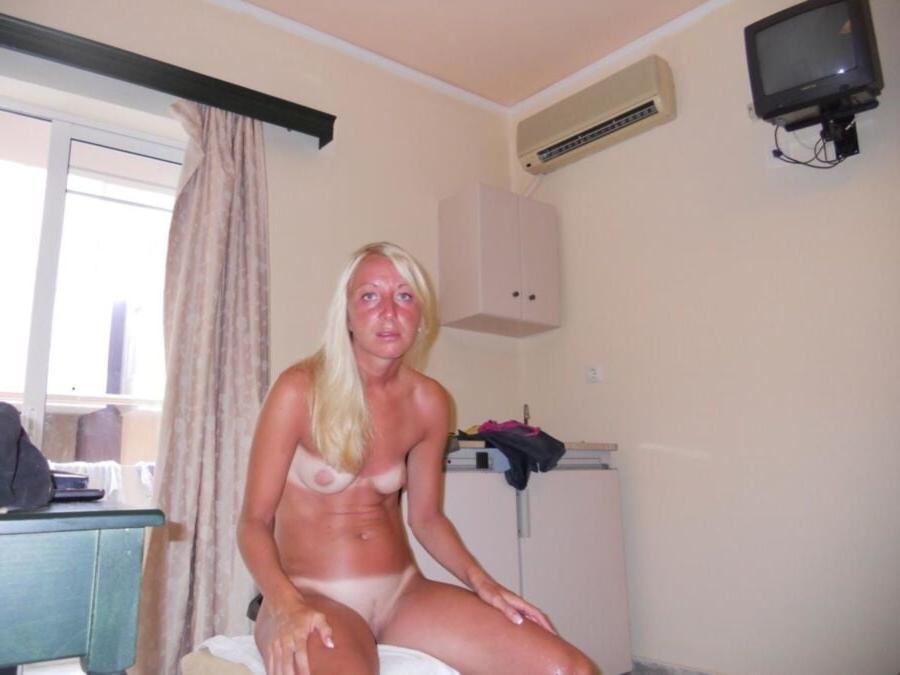 25P Hotwives 19