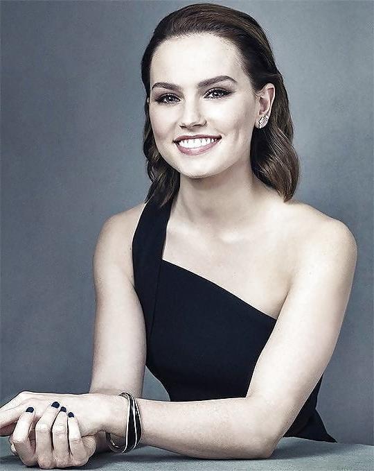 25P Daisy Ridley Cum Museum