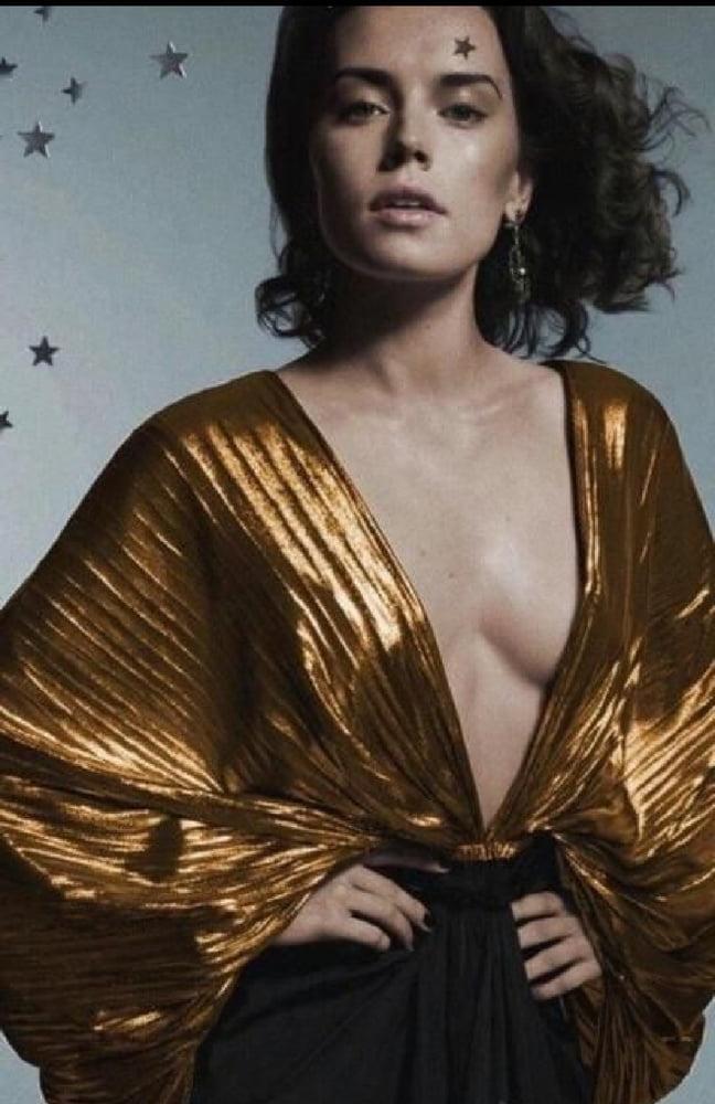 25P Daisy Ridley Cum Museum