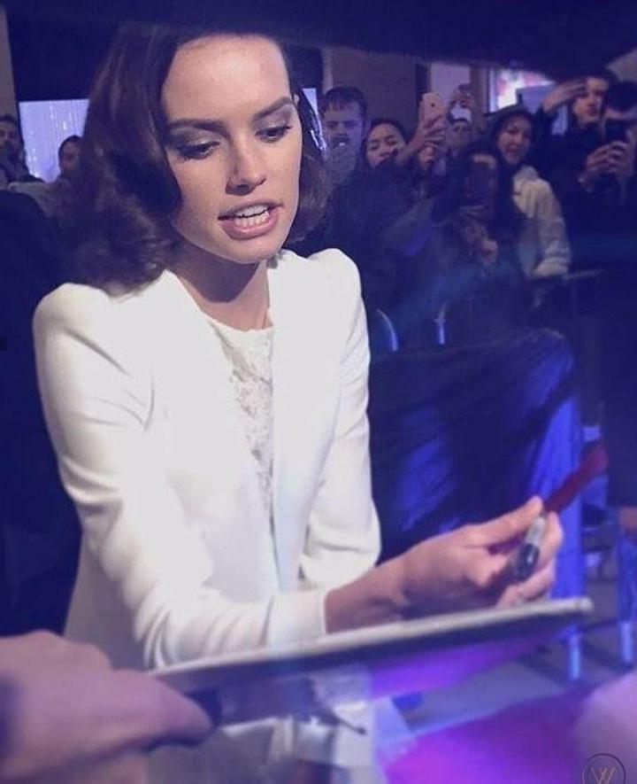 25P Daisy Ridley Cum Museum
