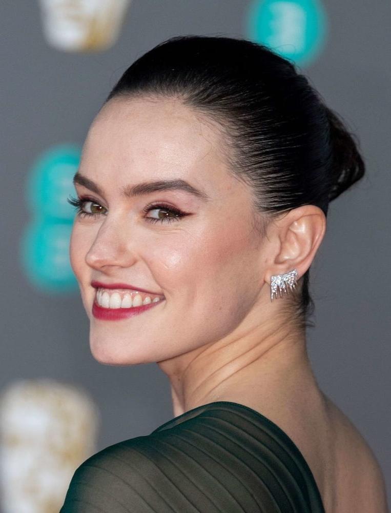 25P Daisy Ridley Cum Museum