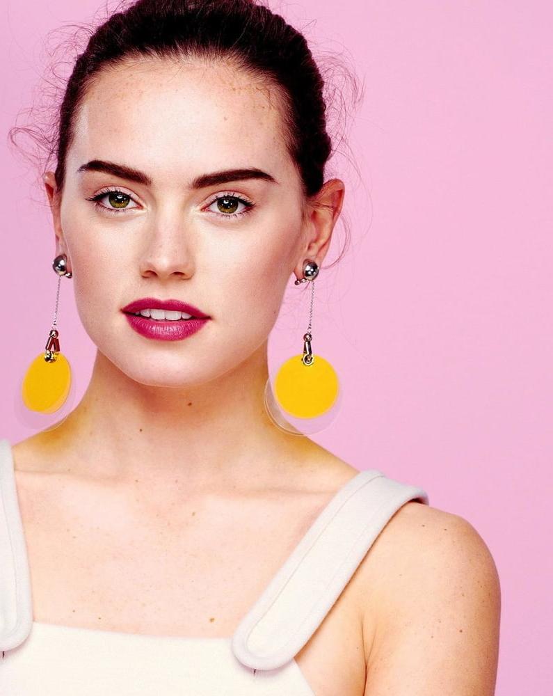 25P Daisy Ridley Cum Museum
