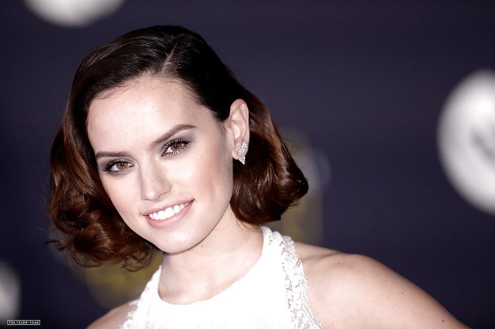 25P Daisy Ridley Cum Museum