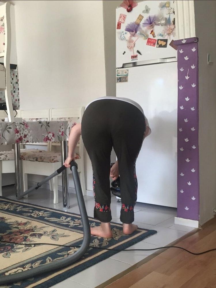 19P Turkish MILFS Mom Cleaning Show Photo Mama Turkey