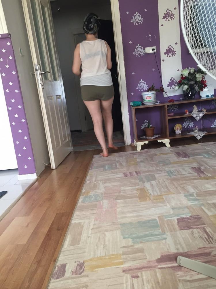 19P Turkish MILFS Mom Cleaning Show Photo Mama Turkey