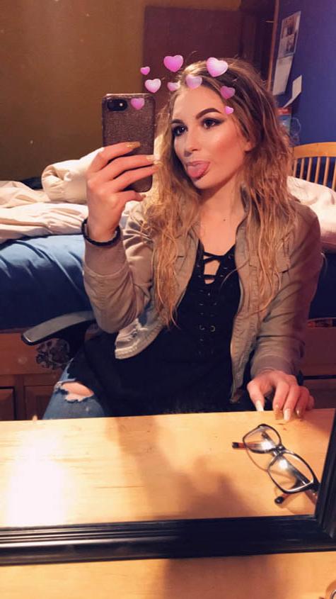 15P Posh english gf spreads herself for viewers