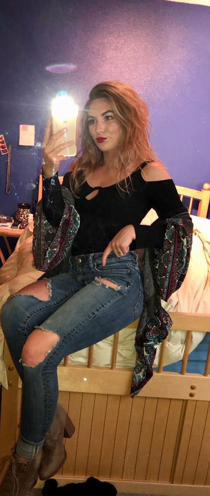 15P Posh english gf spreads herself for viewers