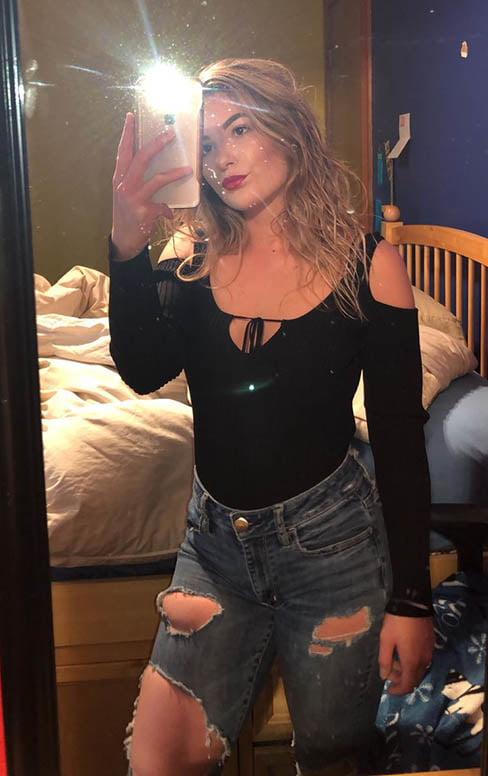 15P Posh english gf spreads herself for viewers