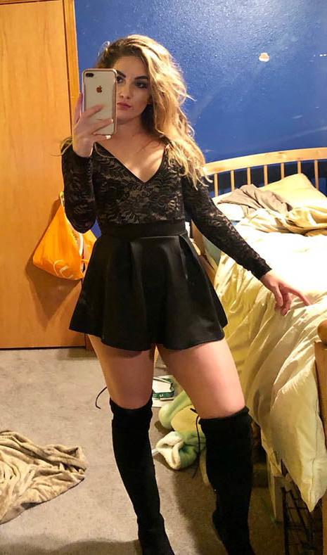 15P Posh english gf spreads herself for viewers