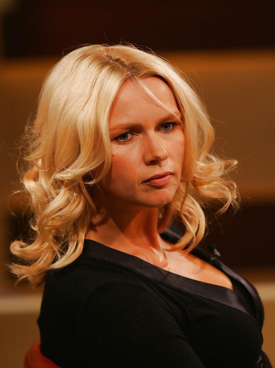 25P Veronica Ferres - Mature German TV Star