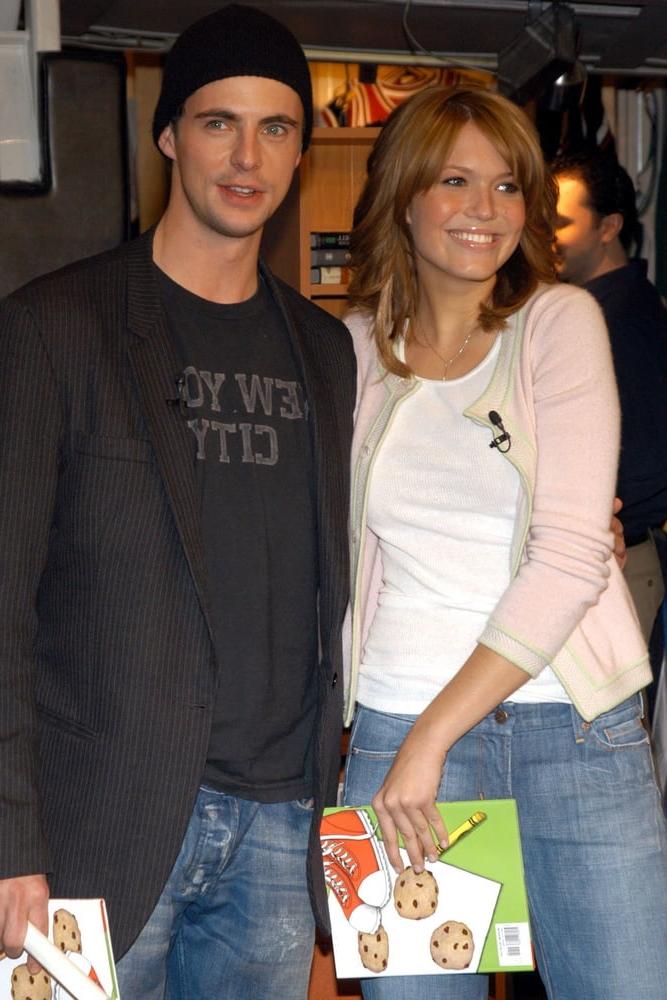 25P Mandy Moore - NBA Store Reading Timeout (6 January 2004)