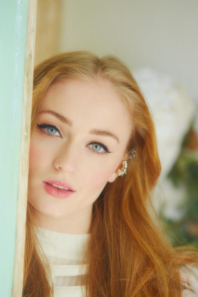 25P Sophie Turner Cum Trigger