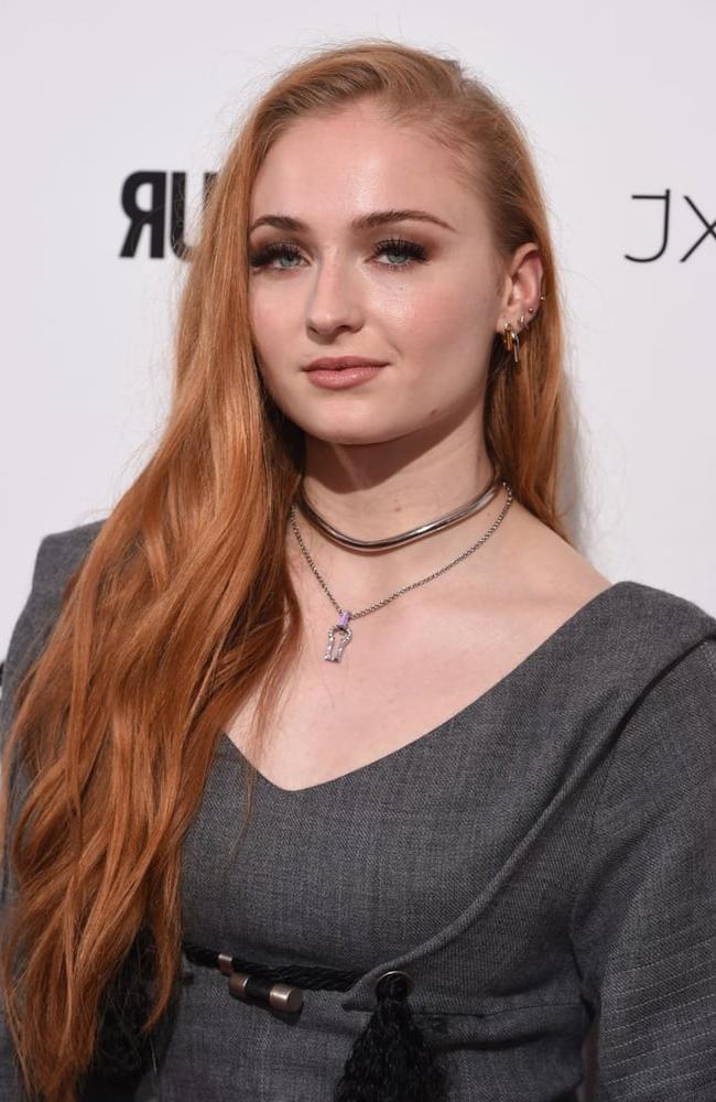 25P Sophie Turner Cum Trigger
