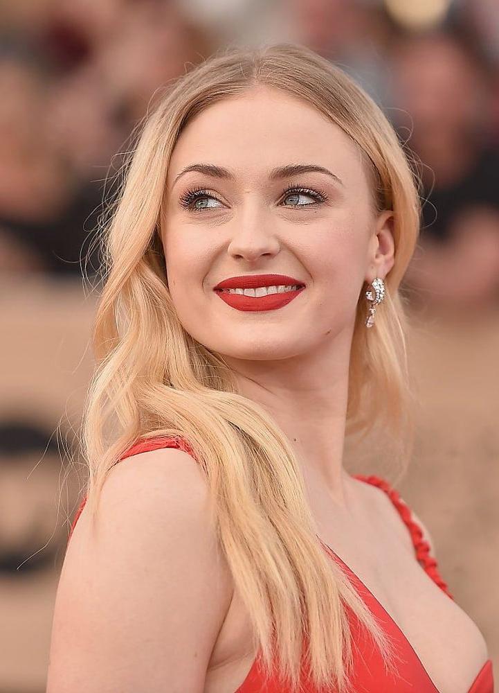 25P Sophie Turner Cum Trigger