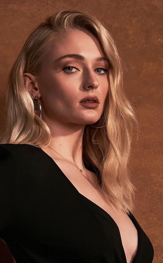 25P Sophie Turner Cum Trigger