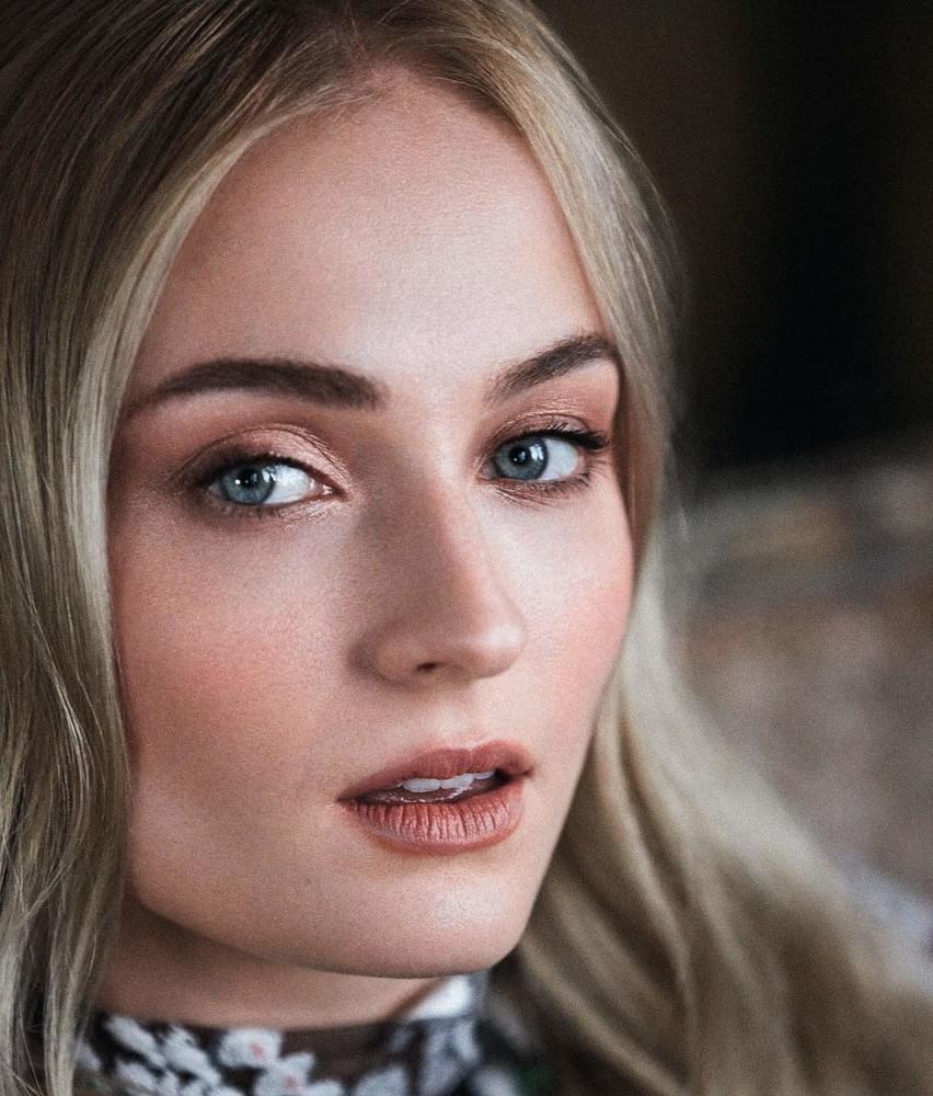 25P Sophie Turner Cum Trigger