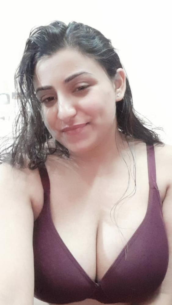 25P Big boobs girls showing pussy