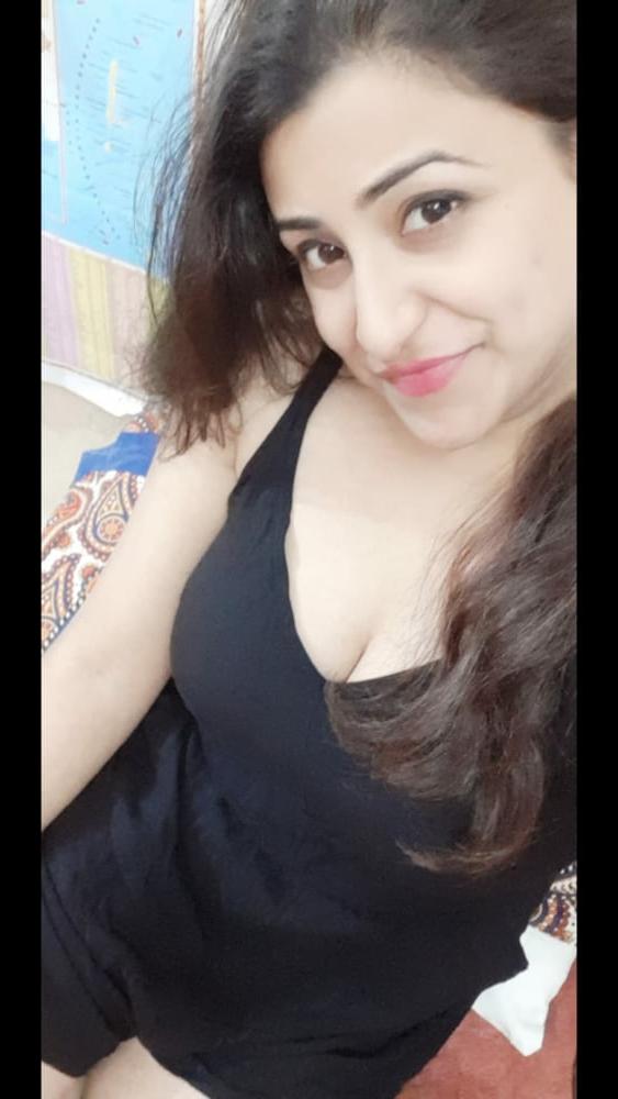 25P Big boobs girls showing pussy