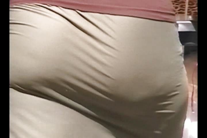 20P LATINA BOOTY VOYUER 