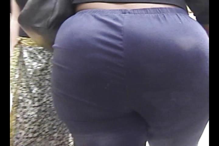 20P LATINA BOOTY VOYUER 