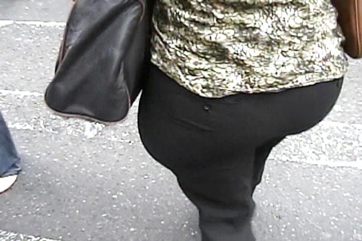 20P LATINA BOOTY VOYUER 
