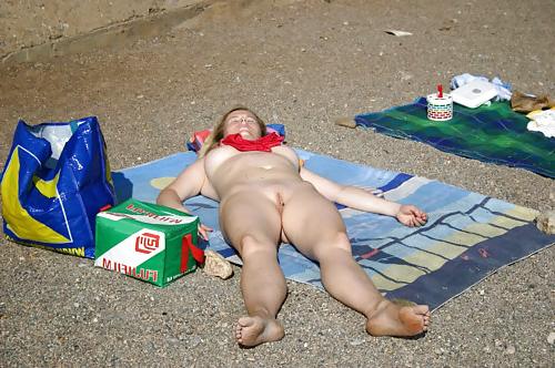 10P Mature ladies on the beach