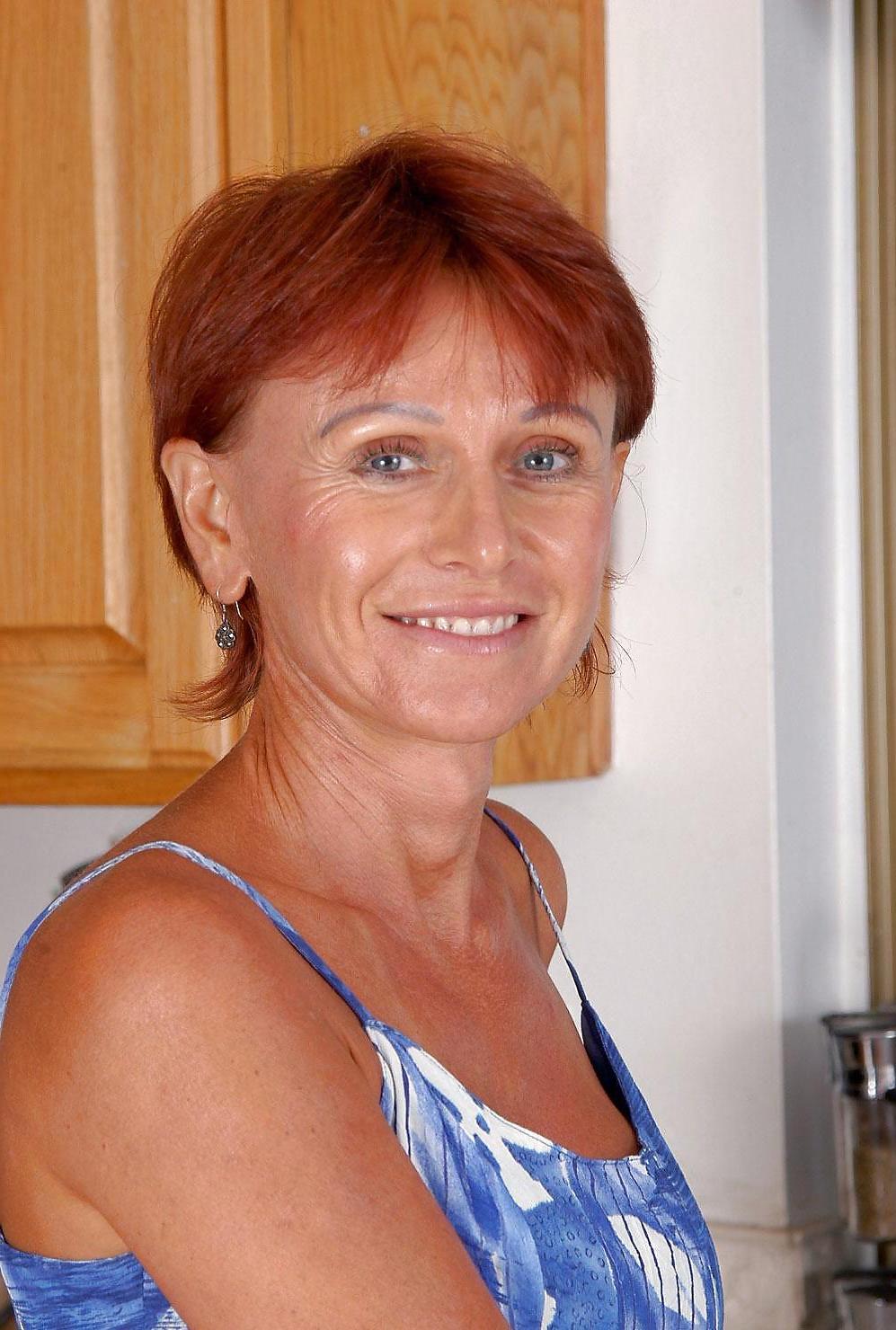 25P Erotic mature home and outdoors 