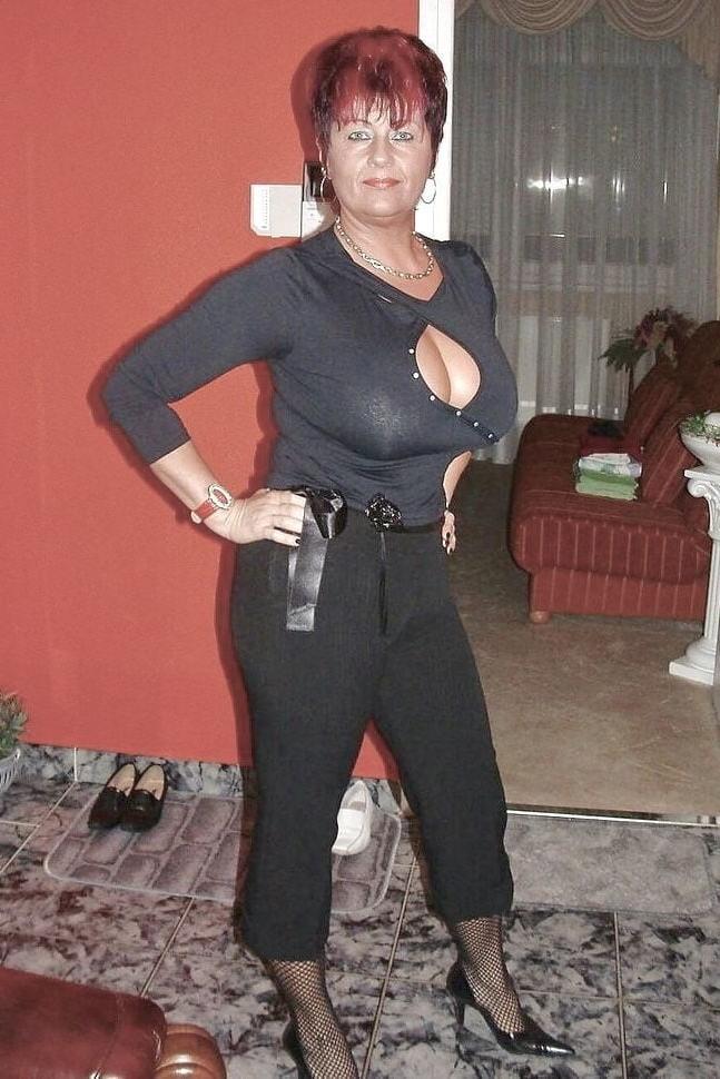 25P MILF Pussy To CUM To