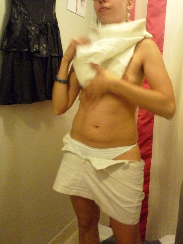 25P My whore Vika in the store's fitting room