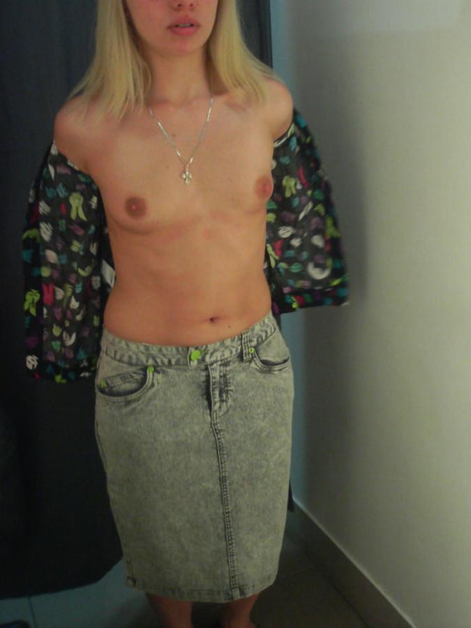 25P My whore Vika in the store's fitting room