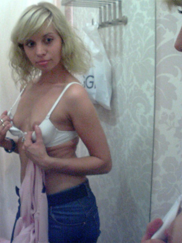 25P My whore Vika in the store's fitting room