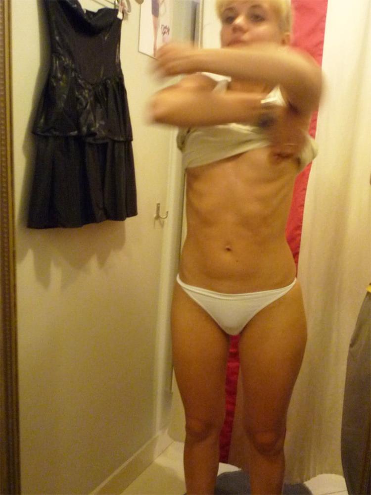 25P My whore Vika in the store's fitting room