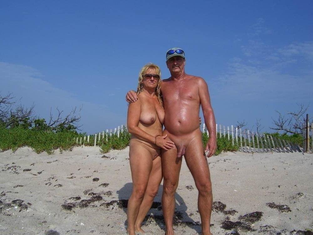 24P COUPLES NAKED 18