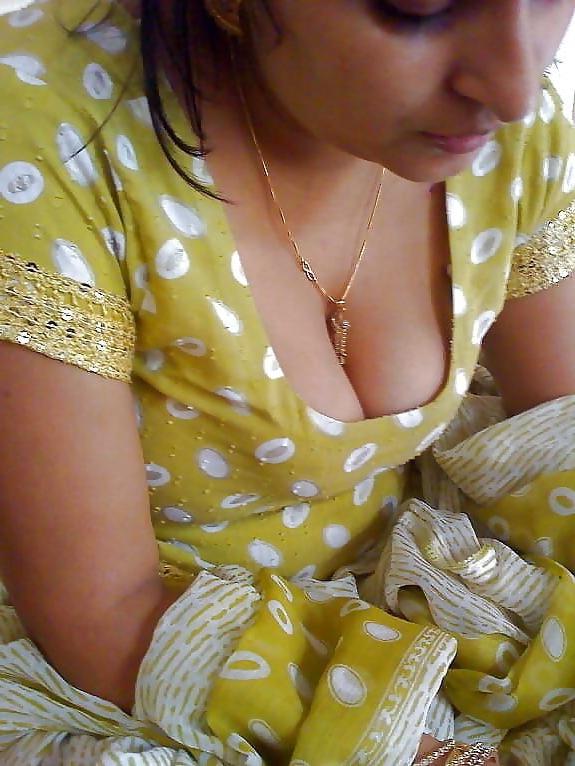 25P Milf mom boob