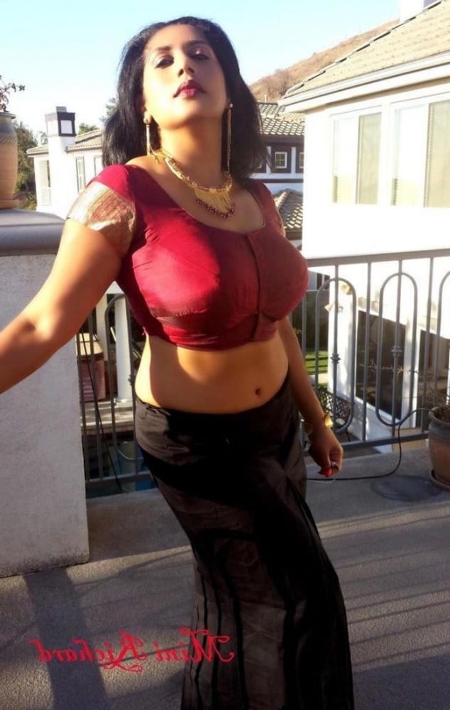 25P Milf mom boob
