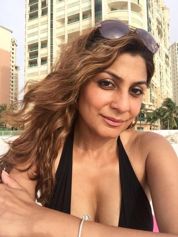 16P Sexy Indian Mature Mom
