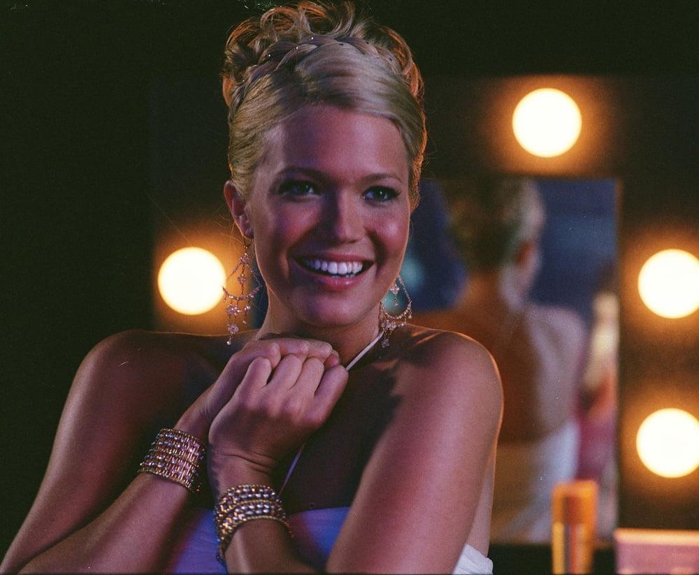 16P Mandy Moore - "American Dreamz" Stills (2006)