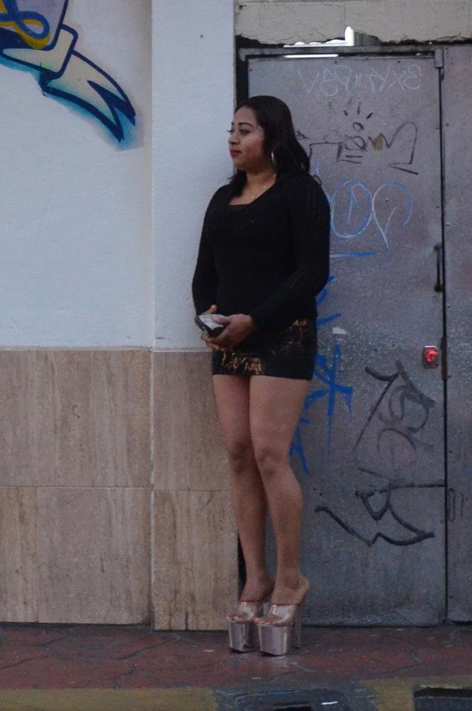 25P Reales Putas Callejeras las Amo (Real Street Whores I Love)