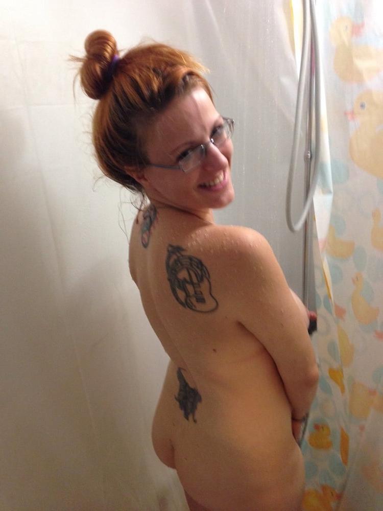 25P Tattoed redhead MILF with big boobs
