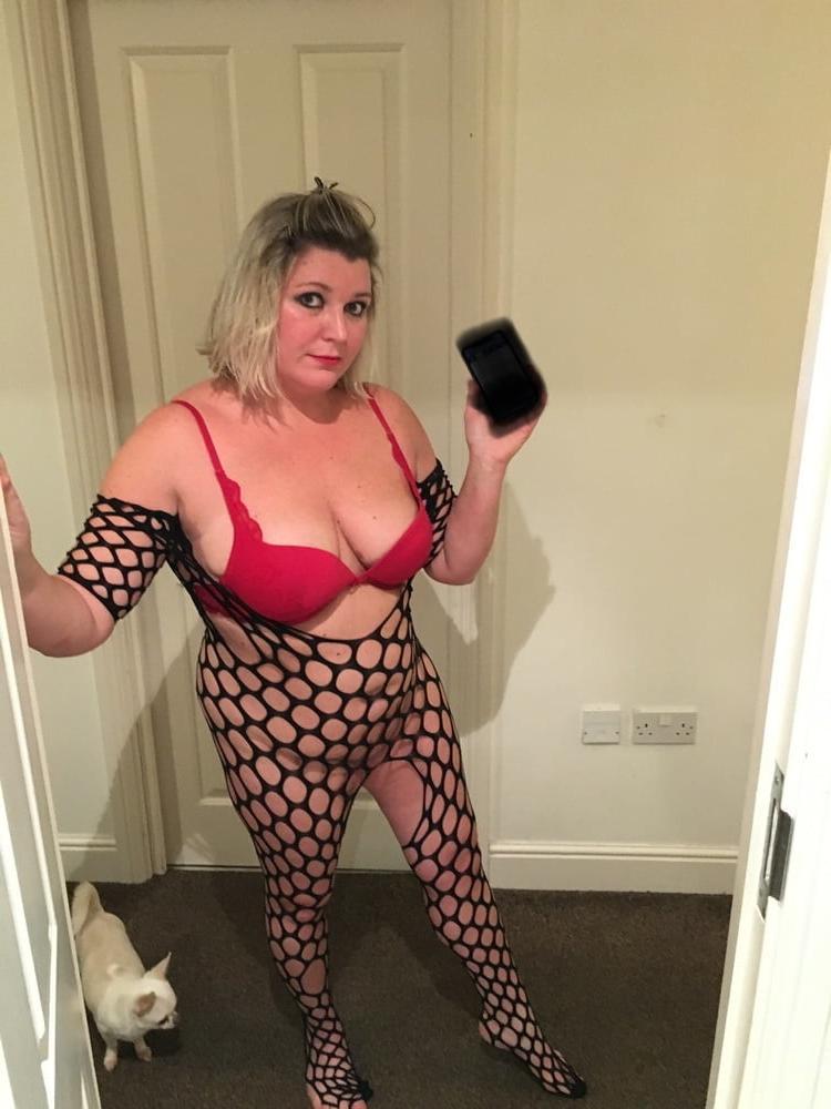 25P Mom buys new lingerie