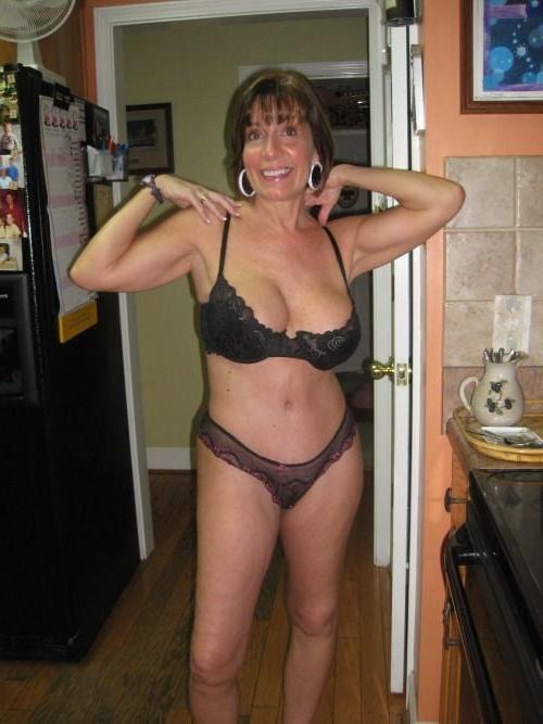 25P Mom buys new lingerie