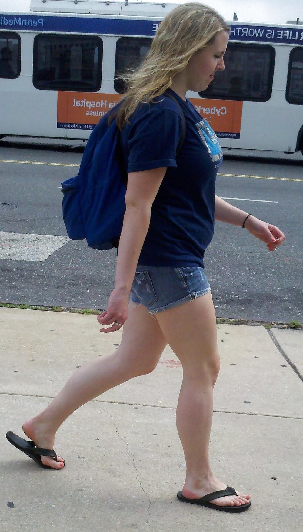 8P Philly Girls in the Street