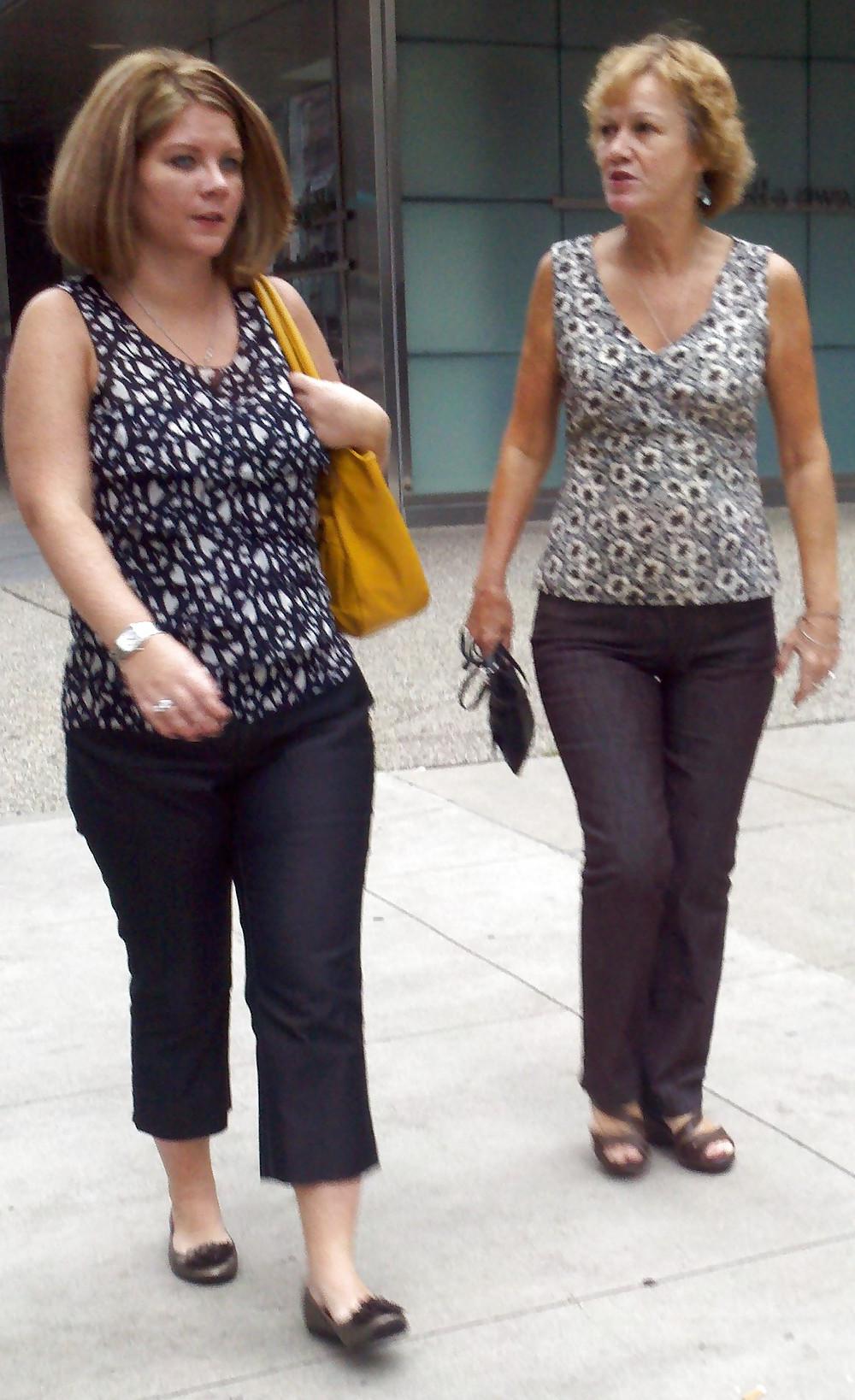 8P Philly Girls in the Street