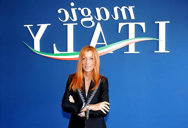 6P Michela Brambilla Redhead Italian MILF and minister!