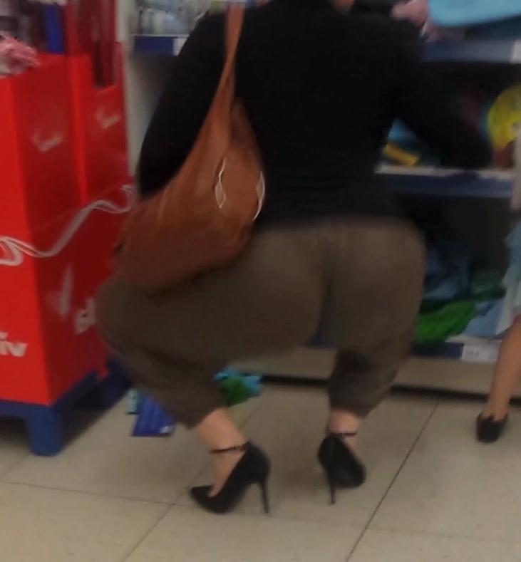 15P hot mom with tight pants string visible high heels vpl