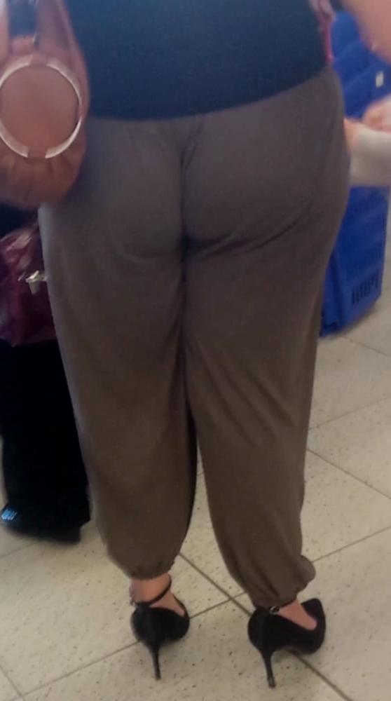 15P hot mom with tight pants string visible high heels vpl