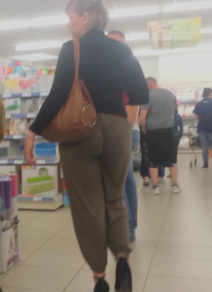 15P hot mom with tight pants string visible high heels vpl